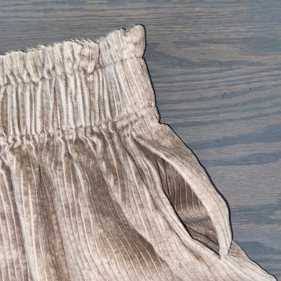 Boutique corduroy high waist shorts - Picture 3 of 4
